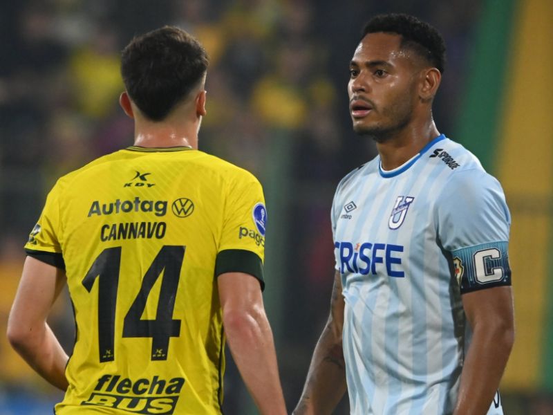 Universidad Católica asegura su clasificación a octavos de final tras empate 1-1 con Defensa y Justicia