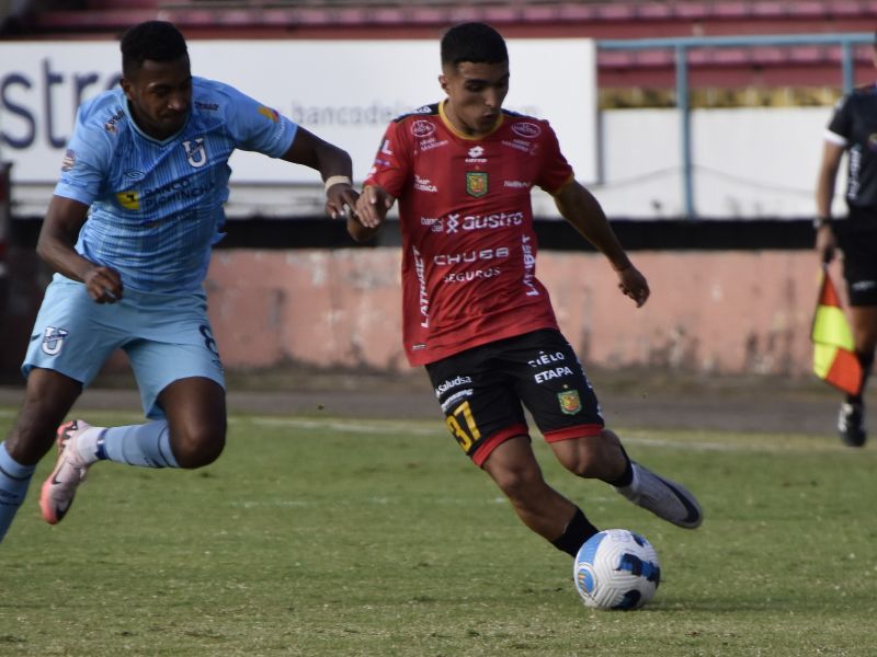 Deportivo Cuenca brilla en casa y vence 3-1 a Universidad Católica