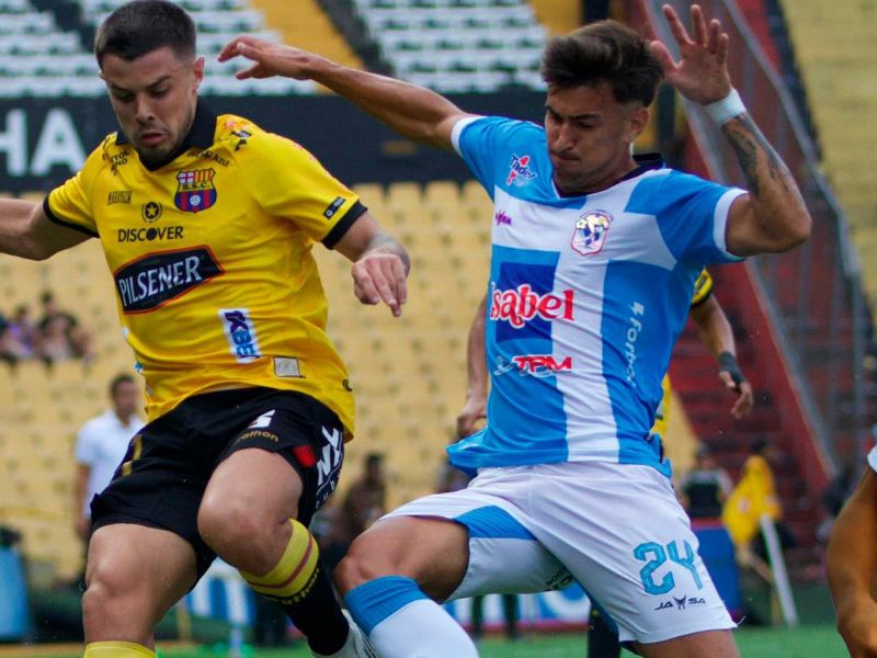 Manta sorprende en el Monumental y vence a Barcelona 2-1