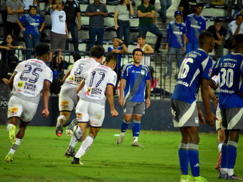 Emelec deja escapar la victoria en casa y termina 2-2 con Delfín
