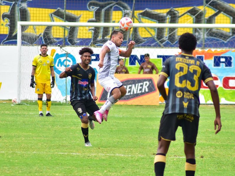 Delfín domina el clásico manabita y vence 2-0 a Manta en la LigaPro