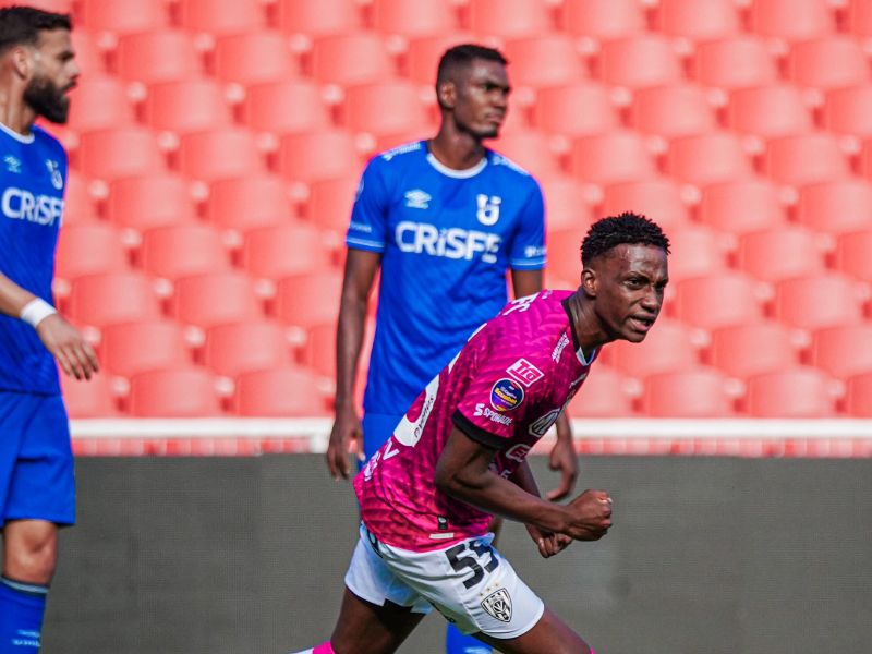 Independiente del Valle golea 3-0 a Universidad Católica y se afianza como líder de la LigaPro 2025