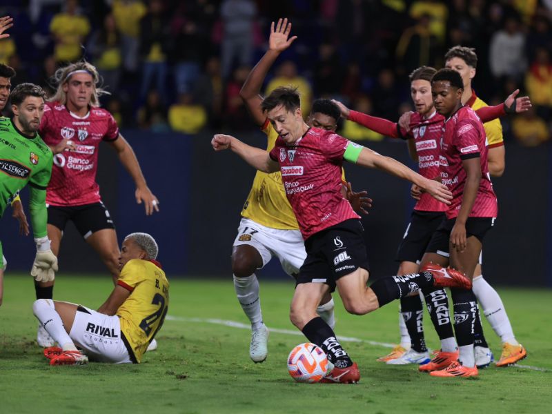 ¡Batalla de punteros en Chillo Jijón! Independiente del Valle y Barcelona SC reparten puntos en un emocionante empate 1-1