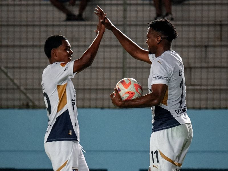¡Festival Blanco en el Jocay! Liga de Quito golea 4-0 a Delfín y se ilusiona con la punta de la LigaPro