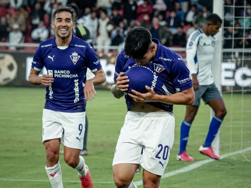 Liga de Quito sigue en la pelea por la etapa tras vencer 2-0 a Emelec