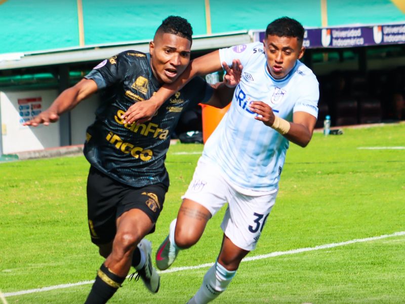 Universidad Católica remonta y golea 4-1 a Macará en Ambato