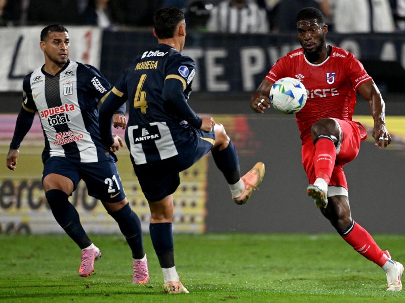 Alianza Lima toma ventaja ante Universidad Católica en la Copa Sudamericana