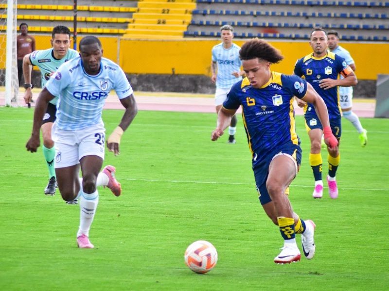 Universidad Católica y Delfín igualan 1-1 en el Atahualpa