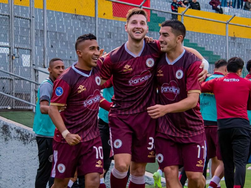 Festival de goles y esperanza en Chillogallo: Vinotinto golea 4-1 a Manta y lo condena al cuadrangular del descenso