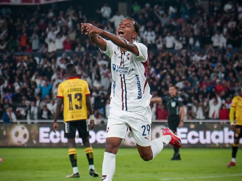 ¡FIESTA ALBA EN CASA BLANCA! Liga de Quito golea 3-0 a Barcelona SC y se afianza en la pelea del Hexagonal
