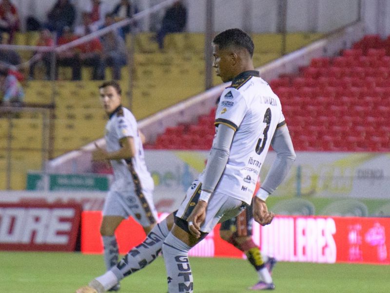Aucas derrota 2-1 a Deportivo Cuenca y sigue en la pelea por la Sudamericana