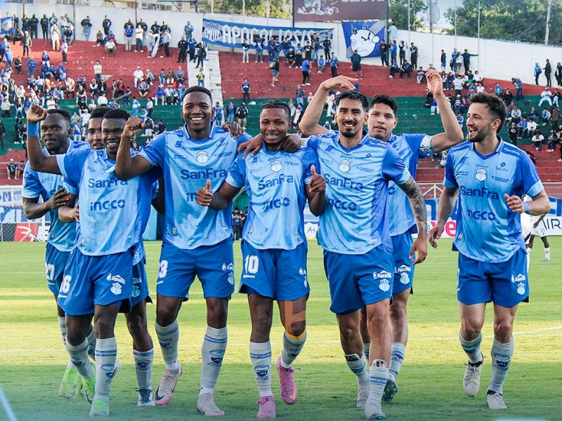 ¡Noche de Pesadilla Azul! Macará Golea 3-0 a Emelec con Polémica de Penales