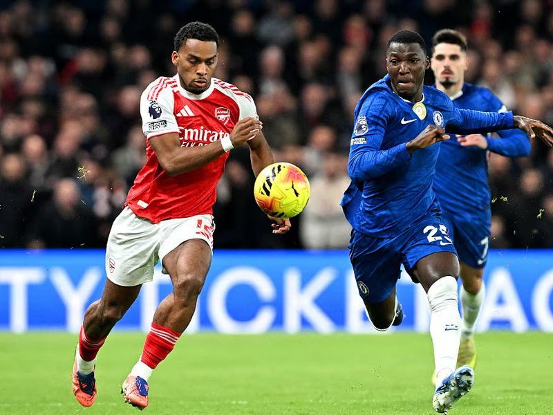 Chelsea y Arsenal empatan 1-1 en Stamford Bridge con expulsión de Moisés Caicedo