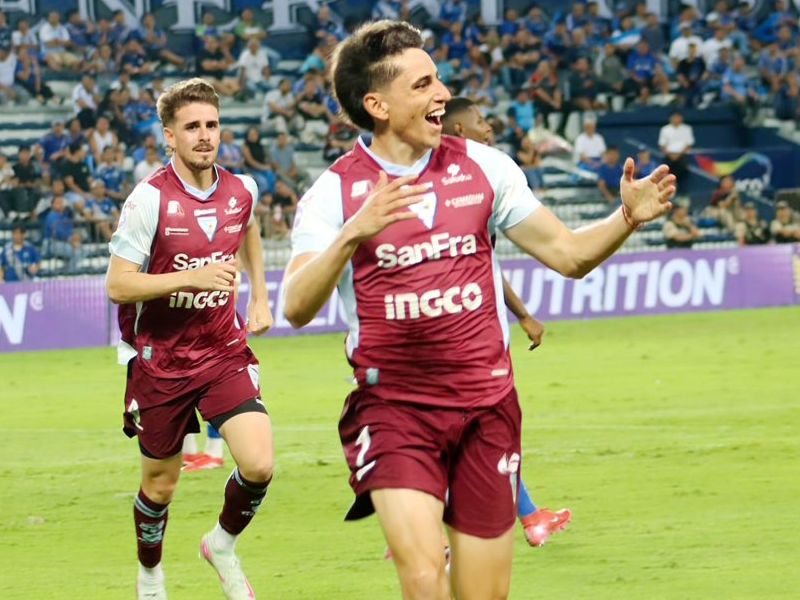 Emelec cae 2-0 ante Macará en el Capwell y complica sus aspiraciones internacionales