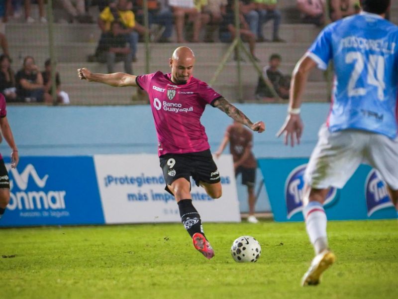 IDV venció 2-0 a Manta y lidera la LigaPro 2026
