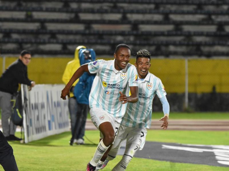 Universidad Católica vence 3-2 a Emelec