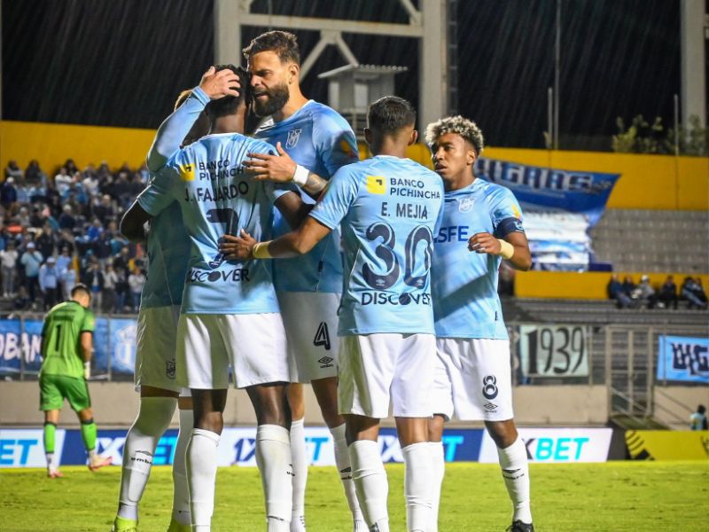 Católica goleó y es líder: aplastante 4-0 sobre Macará en el cierre de la Fecha 10