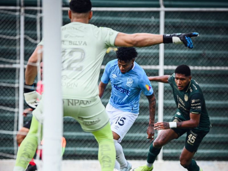 ¡Victoria heroica! Universidad Católica ganó en Machala jugando con diez hombres