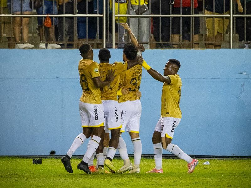 Barcelona SC remontó en Manta y derrotó a Delfín en un final de infarto