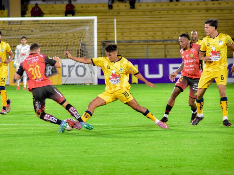 ¡Victoria de oro en el Serrano Aguilar! Deportivo Cuenca se mete en la pelea por el liderato
