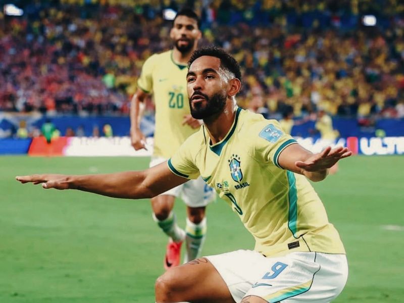 Brasil vence 2-1 a Japón y se instala en los octavos de final con un gol agónico