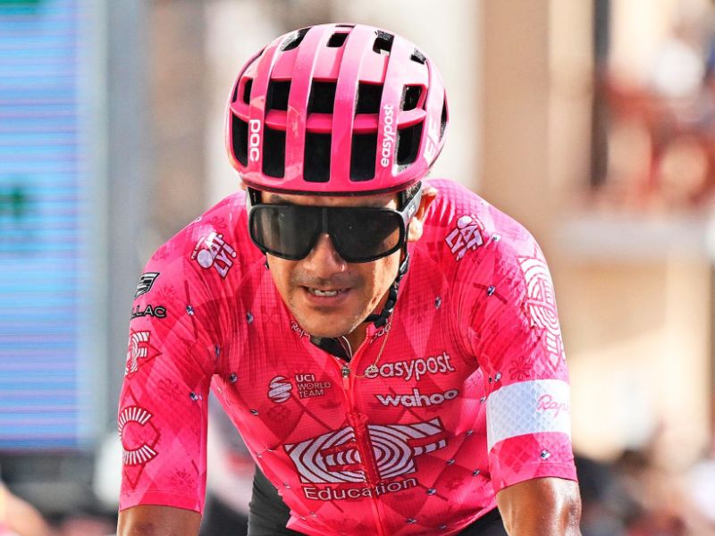 Richard Carapaz se mantiene en la pelea: La Locomotora sigue firme en el Tour de Francia 2026