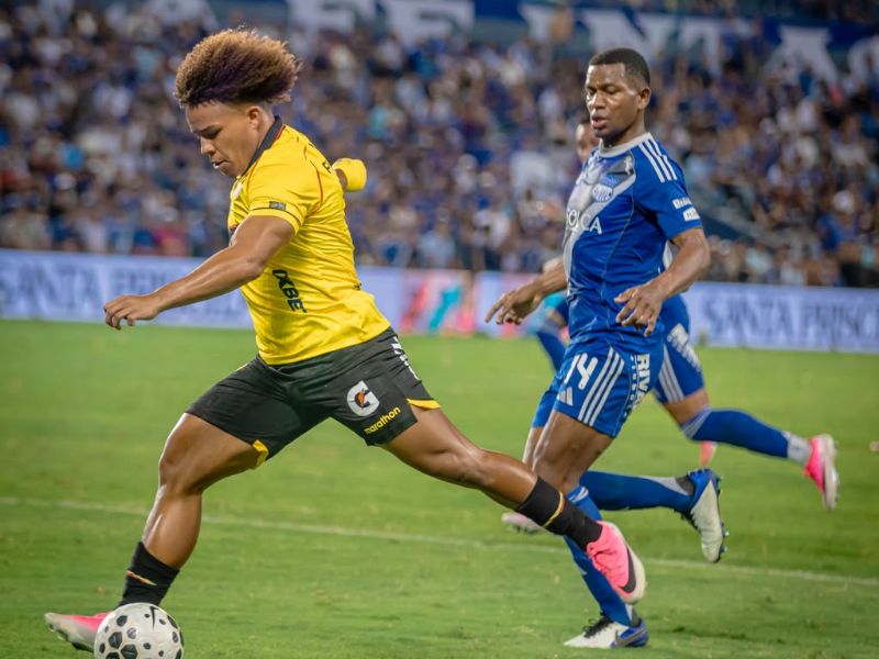 Emelec y Barcelona igualan 0-0 en un Clásico del Astillero marcado por la tensión