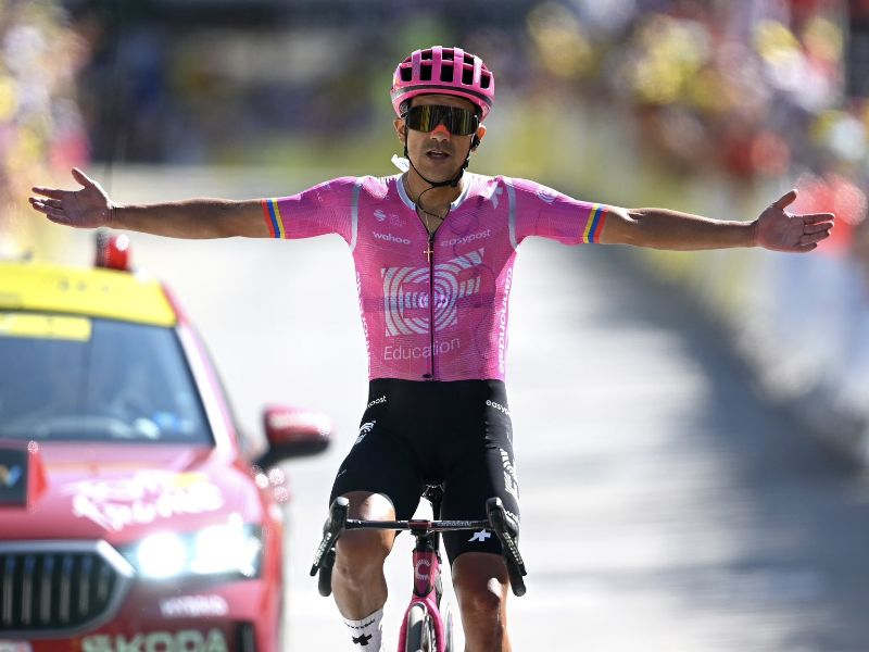 Richard Carapaz gana en solitario la Etapa 18 del Tour de Francia y brilla en los Alpes