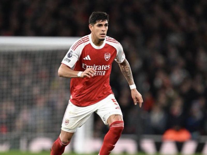 El Arsenal de Piero Hincapié vapulea al Manchester City y alza la Community Shield
