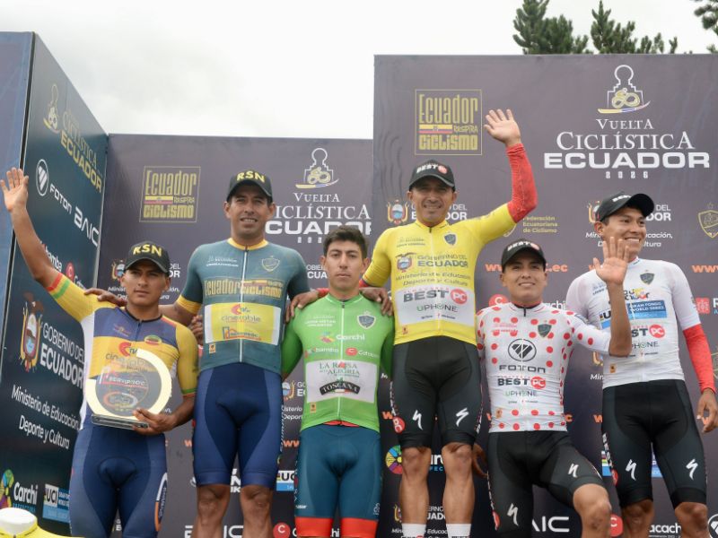 David Caicedo brilla en la tercera etapa de la Vuelta al Ecuador y Byron Guamá defiende la cima