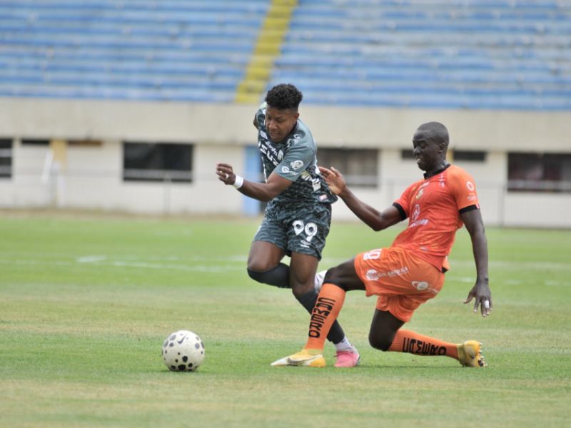 Libertad FC golea 3-0 a Leones del Norte en el estreno de Jorge Célico