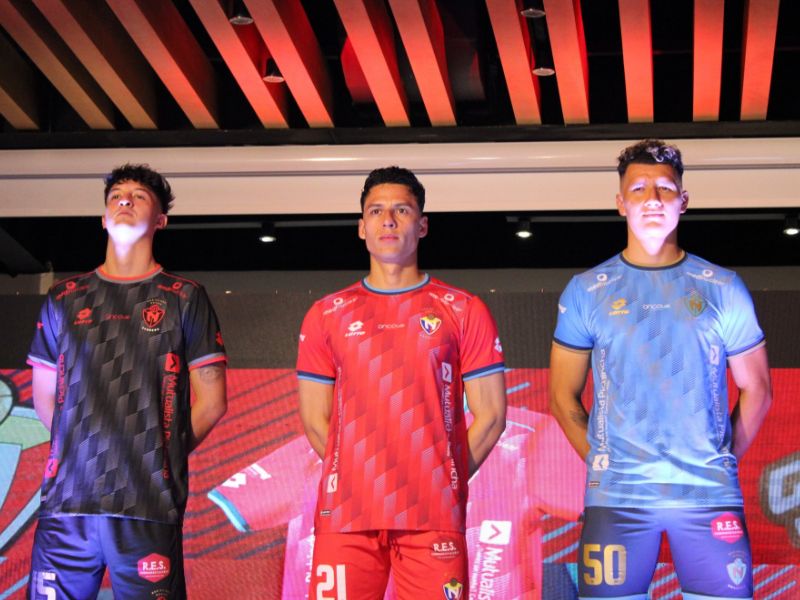 El Nacional presenta su nueva camiseta para su debut en torneo continental y Liga Pro