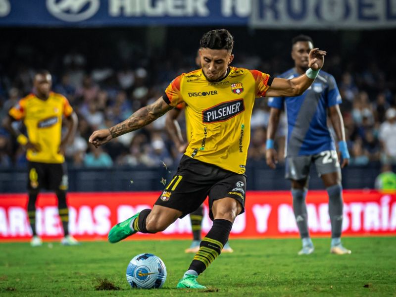 Clásico del Astillero: Emelec y Barcelona SC empatan 1-1 en un partido emocionante