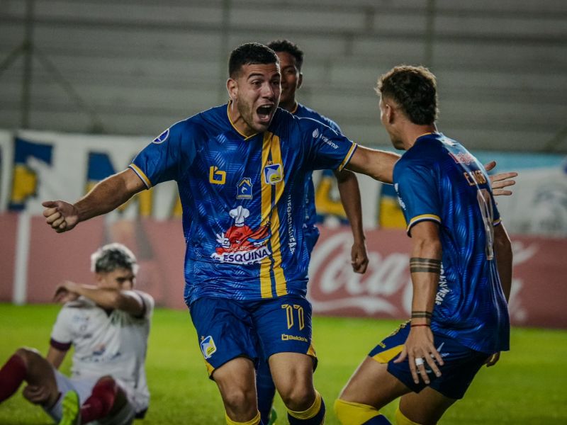 Delfín vence 2-0 a Aucas y lo deja fuera de la pelea de la primera etapa