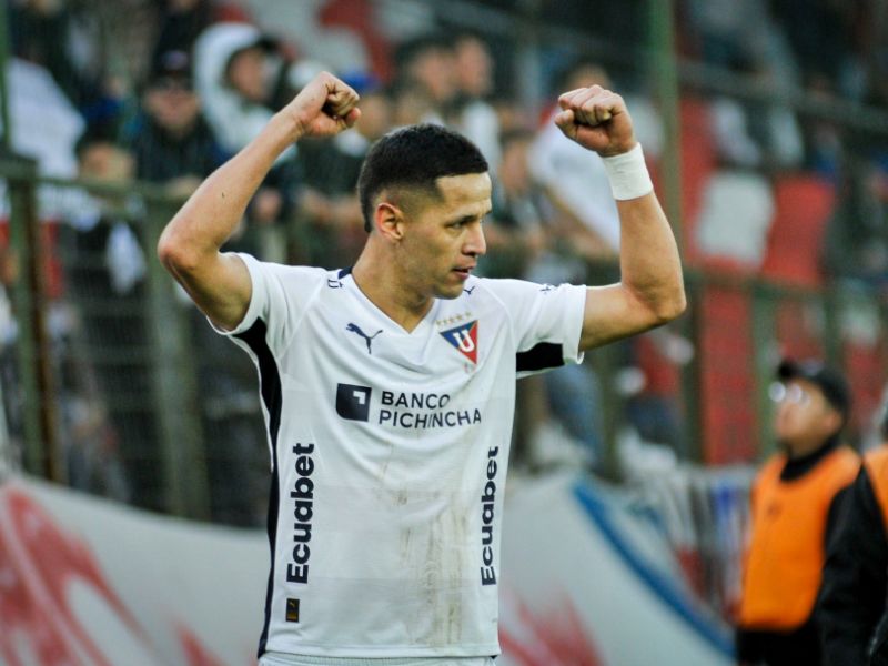 Liga de Quito clasifica a la Copa Sudamericana con victoria 2-0 sobre Universitario