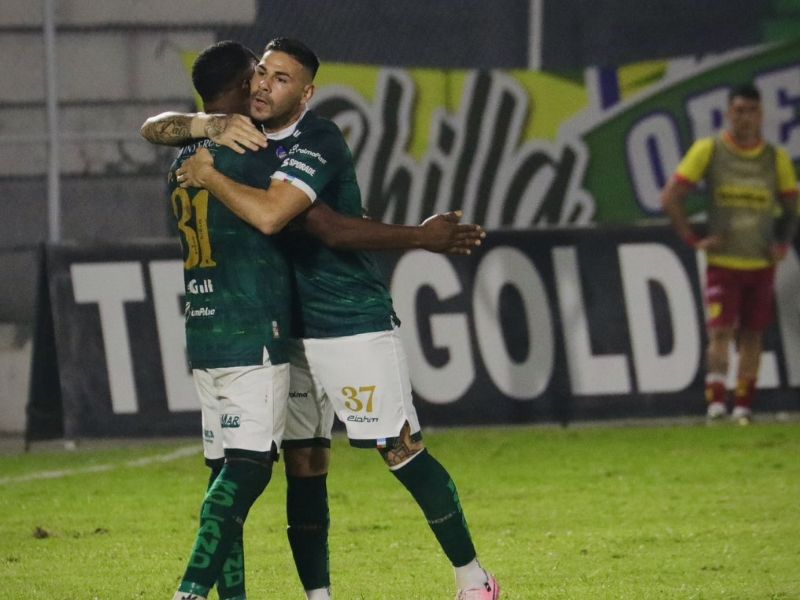 Orense arranca con el pie derecho y derrota a Aucas