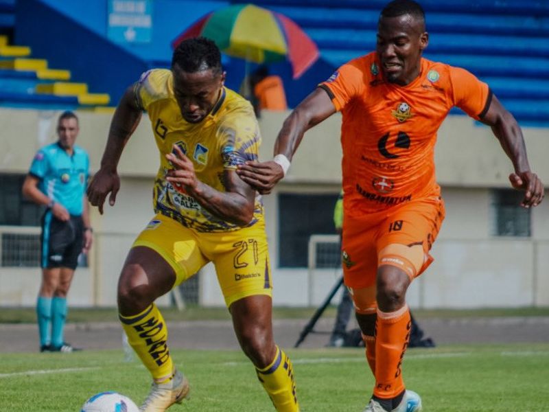 Libertad aprovecha su localía y derrota a Delfín 2-0