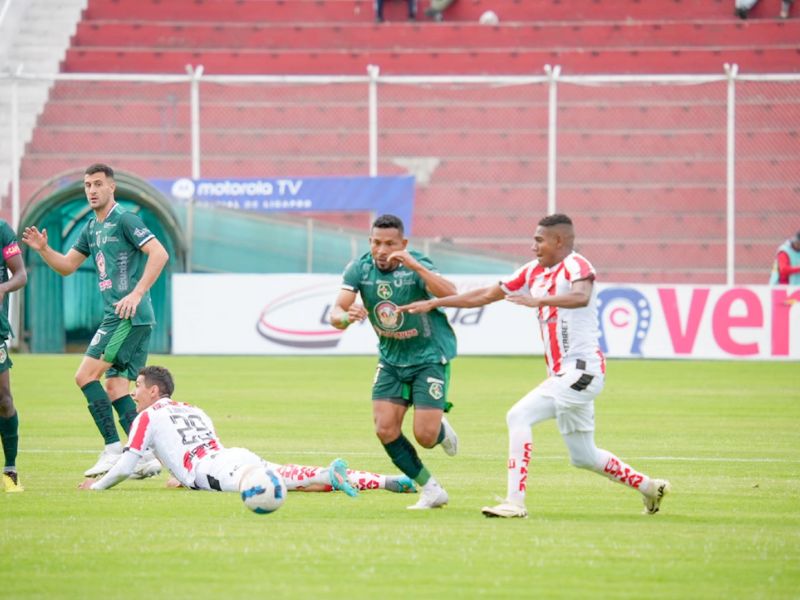 Empate en Ambato entre Mushuc Runa y Técnico Universitario deja al equipo del ponchito sin el anhelado liderato