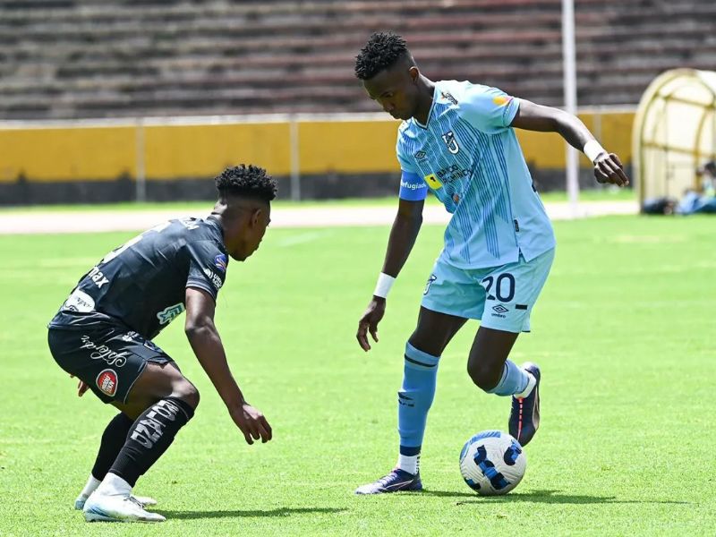 Con doblete de penales, Universidad Católica vence 3-2 a Aucas y sigue firme en la tabla