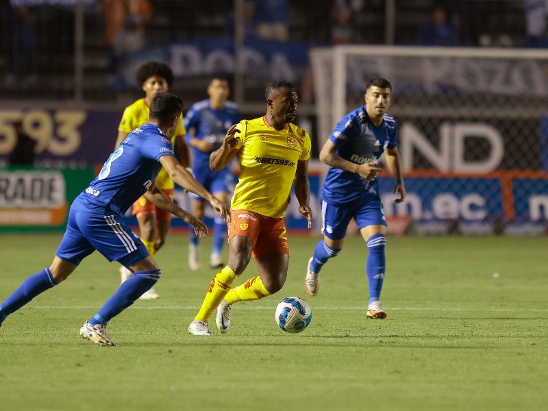 Sociedad Deportiva Aucas derrotó por dos a uno a Emelec en la quinta fecha de la Liga Pro