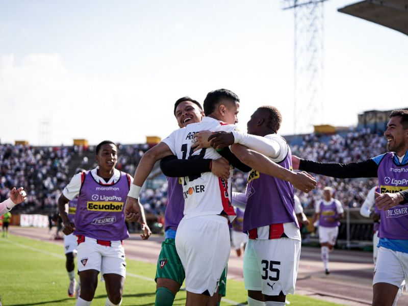 Liga de Quito derrota 4-2 a Universidad Católica y se acerca a la final de la LigaPro