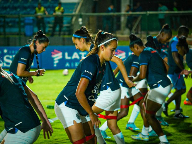 Selección El partido amistoso se llevó a cabo en el Centro de Alto Rendimiento para el Fútbol Femenino (Carfem), en Ypané.A los 2 minutos de iniciar el encuentro Karina Castello marca el primer gol pde Ecuador pierde 2-1 ante la Selección de Paraguay