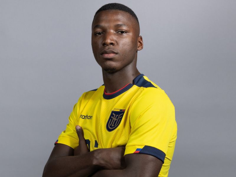 Moisés Caicedo se encuentra entre uno de los objetivos del Manchester United