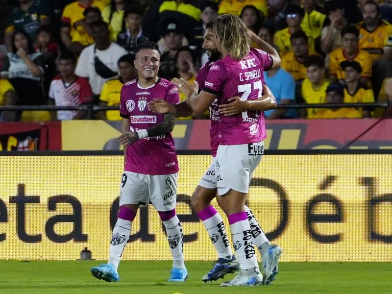 Jeison Medina brilla con un triplete en la victoria 4-0 de Independiente del Valle sobre Barcelona SC
