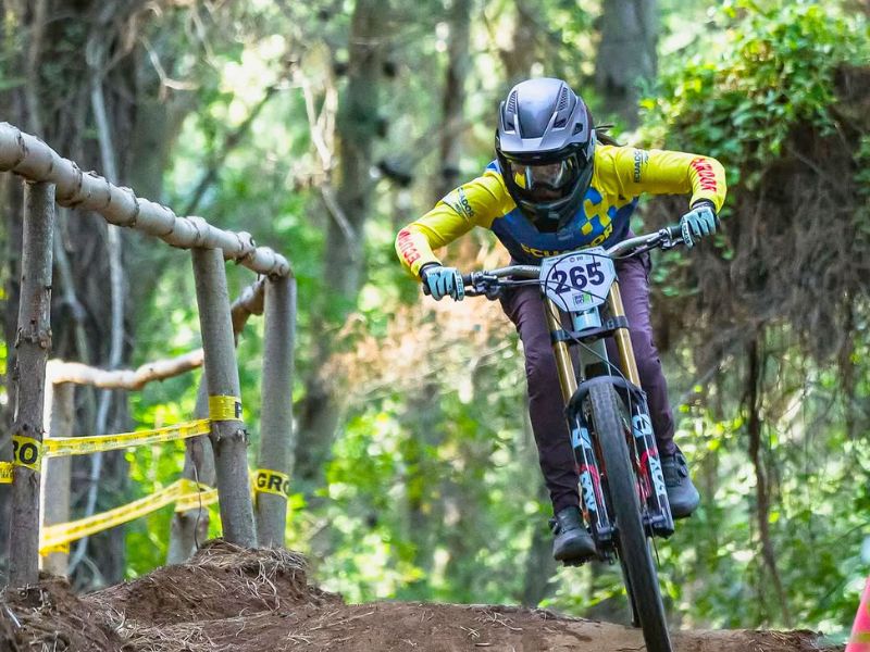 Rafaela Roldán conquista la medalla de plata en el Panamericano de Downhill 2025 en Temuco, Chile