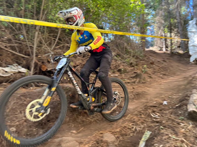 Federico Neumann obtiene la medalla de plata en el Campeonato Panamericano de Downhill 2025 en Temuco, Chile