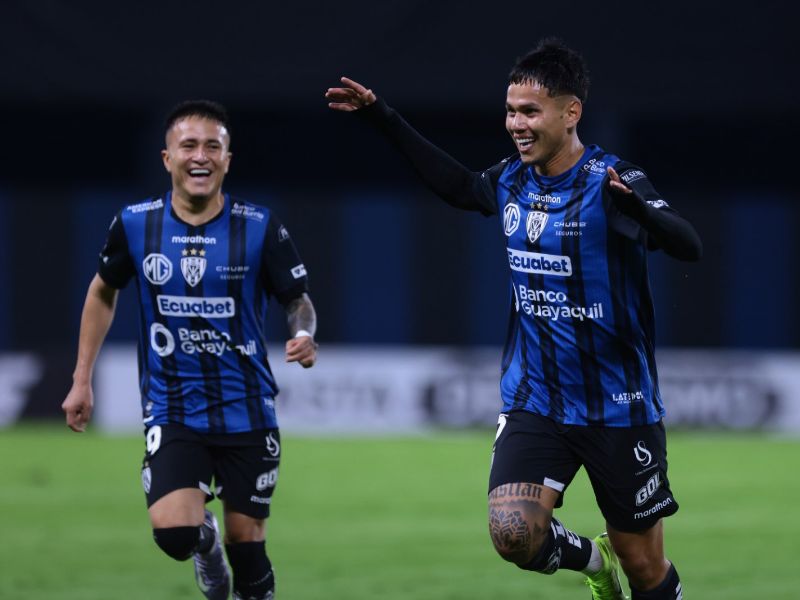Independiente del Valle supera 1-0 a Universitario con gol de Jordy Alcívar