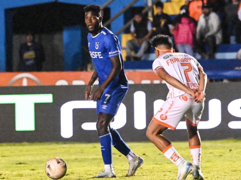Libertad no logra sostener la ventaja y Católica rescata un empate en Loja